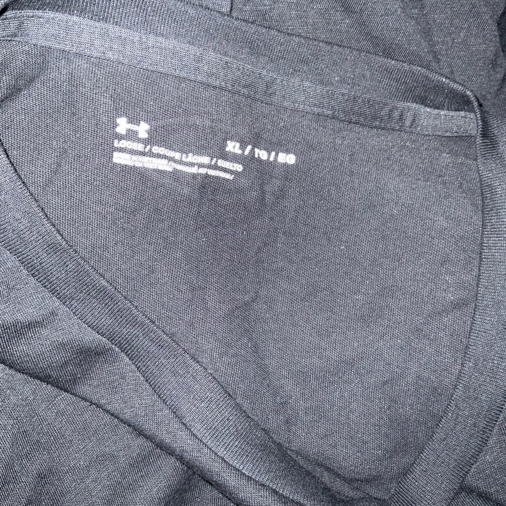 Men’s used size XL black tee shirt Under Armour loose fit Pre own - Picture 2 of 3